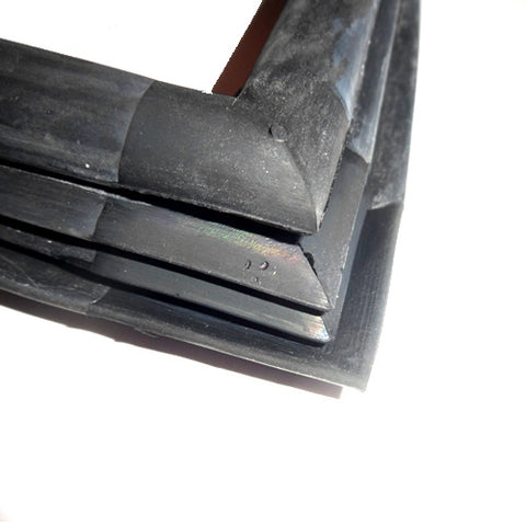 Rear Windscreen Rubber	16305110